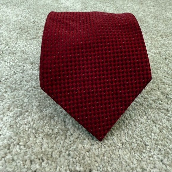 Donald J Trump MAGA Silk Tie Red Geometric Pattern - Picture 2 of 8